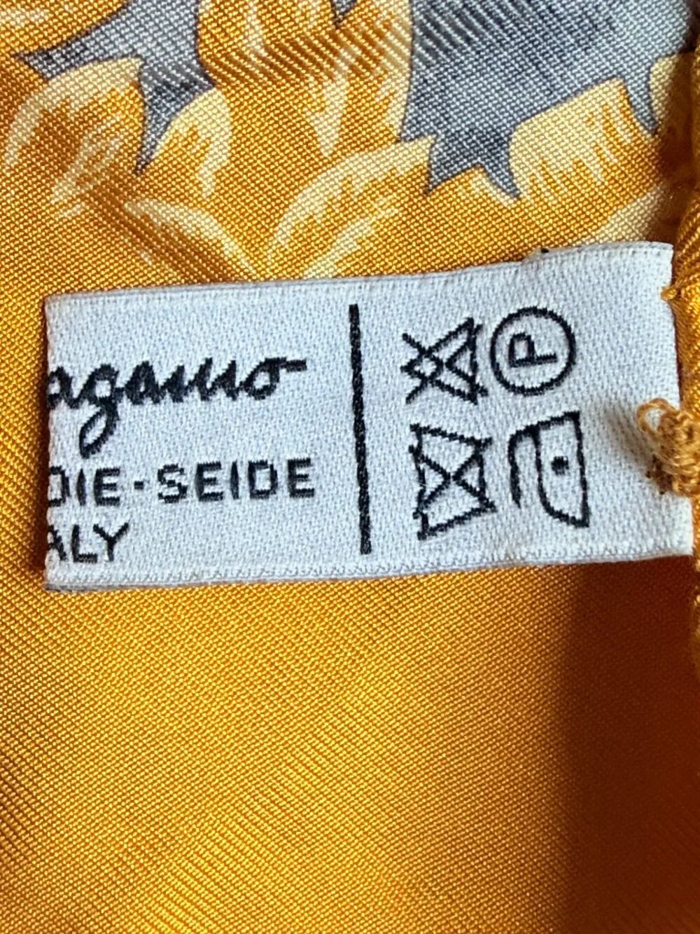 Salvatore Ferragamo Vintage Silk Scarf Zebra Giraffe Safari Animal 26